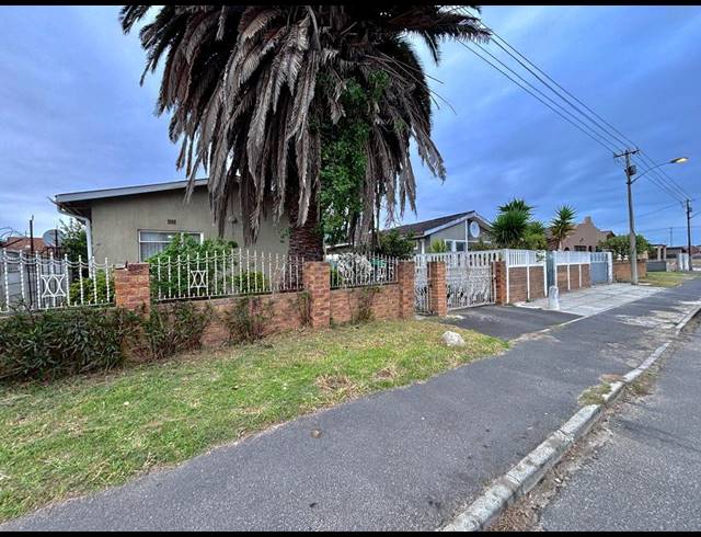 3 BEDROOM HOUSE FOR SALE IN UITSIG